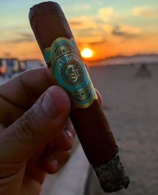 🆕🔥 Novinka na našem e-shopu! Do nabídky jsme právě přidali Alhambra by José Gener 💎 – doutníky, které spojují tradici,...